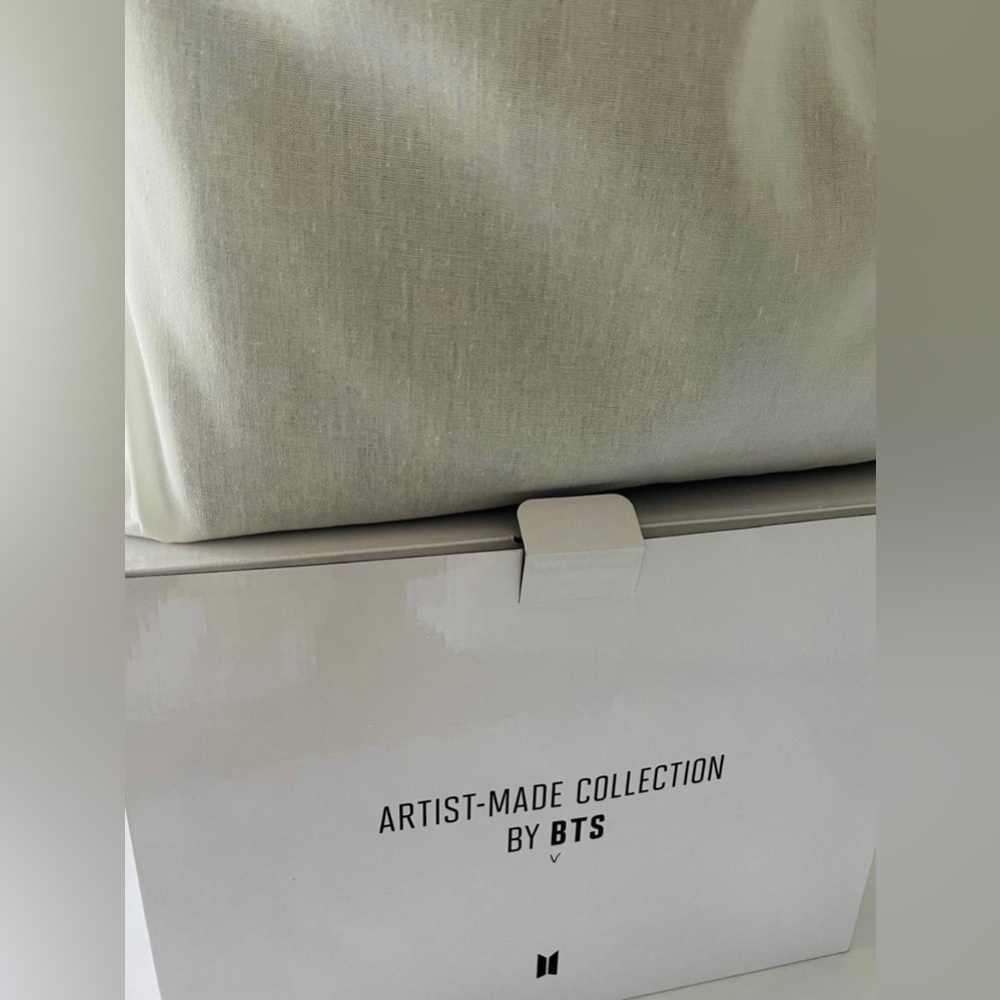 NWT BTS artist made collection tae v Boston mute bag brand new OFFICIAL - Picture 4 of 8